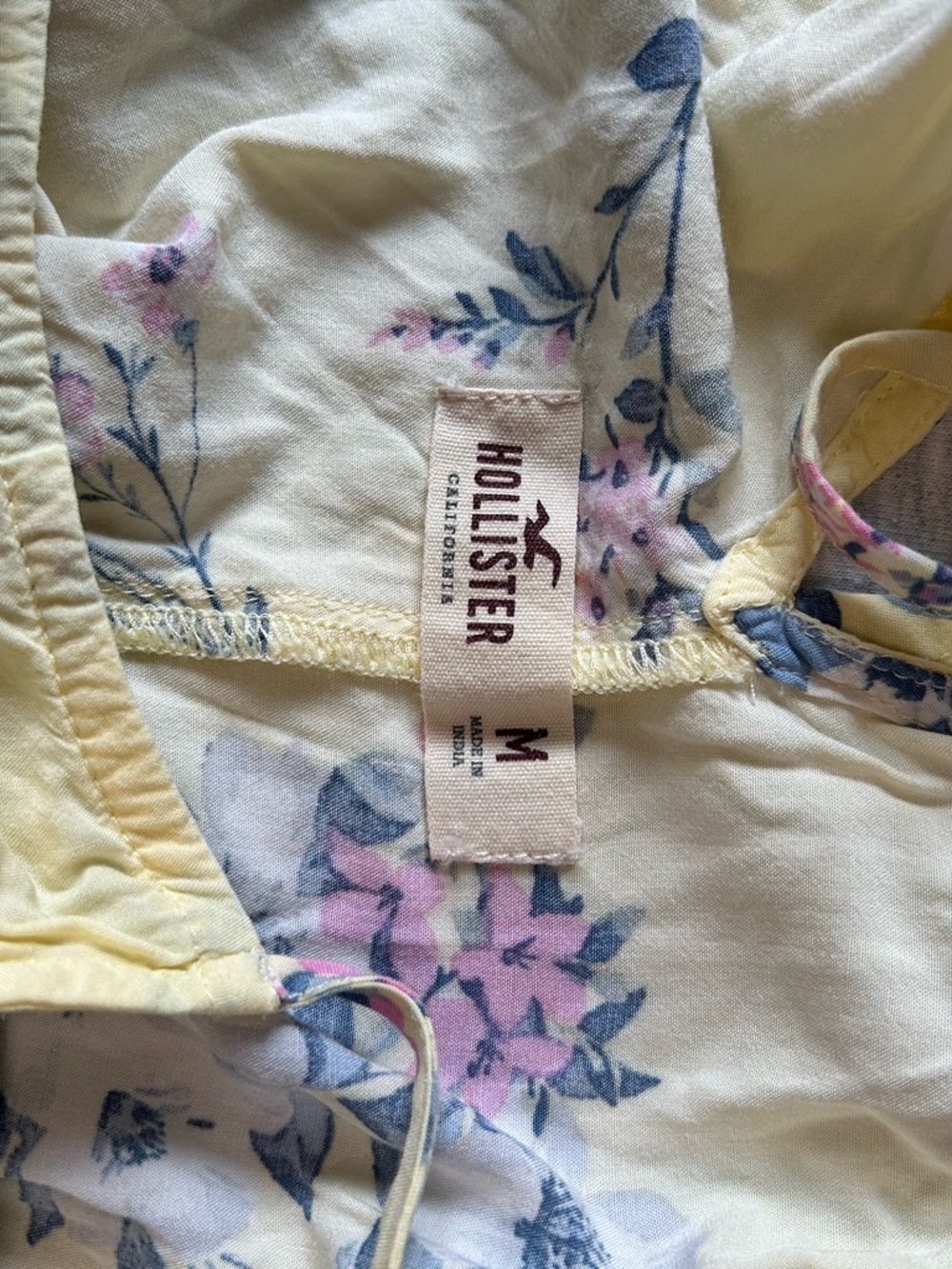 Hollister Yellow Floral Cami with Pink & Blue Blooms - Picture 4 of 6